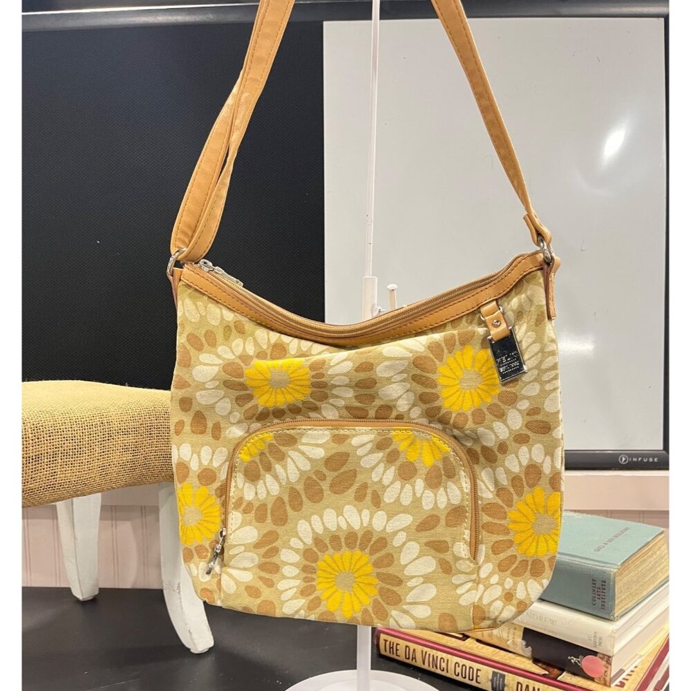 Retro Relic Floral Shoulder Bag With Brown & Yellow Daisies Baxk Zipper